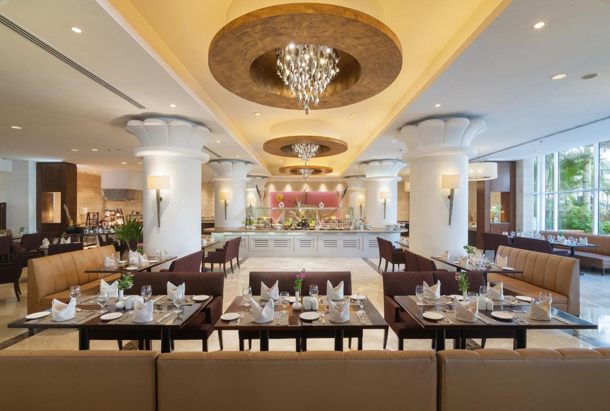 Steigenberger Pyramids Cairo Hotel Al Kawm al Akhdar Bagian luar foto The restaurant